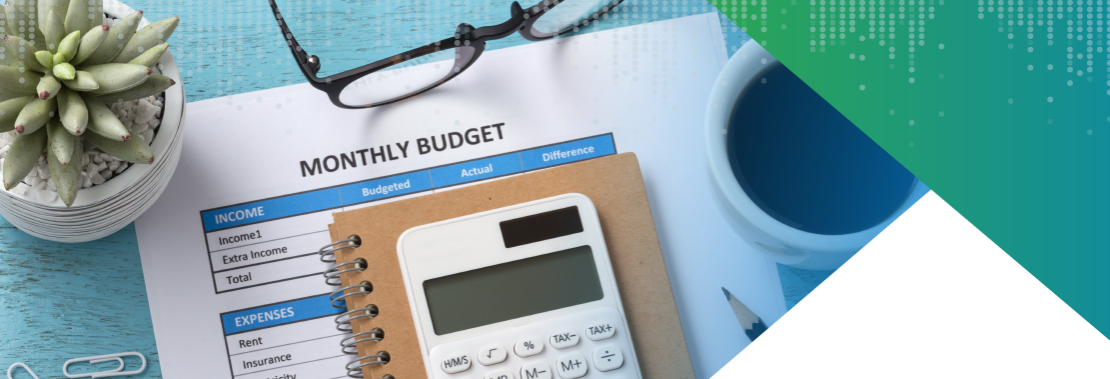 Kalkylator och budgetdokument.